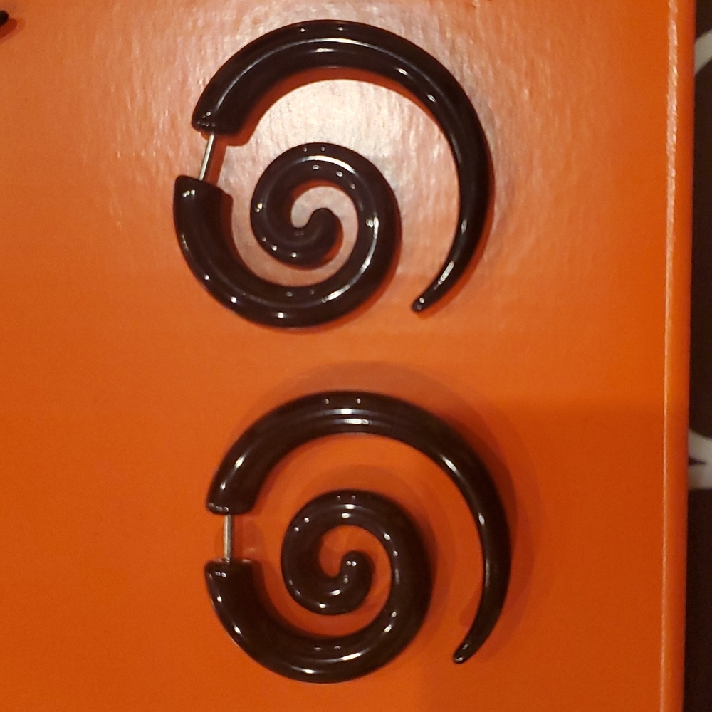 6 pairs of earrings